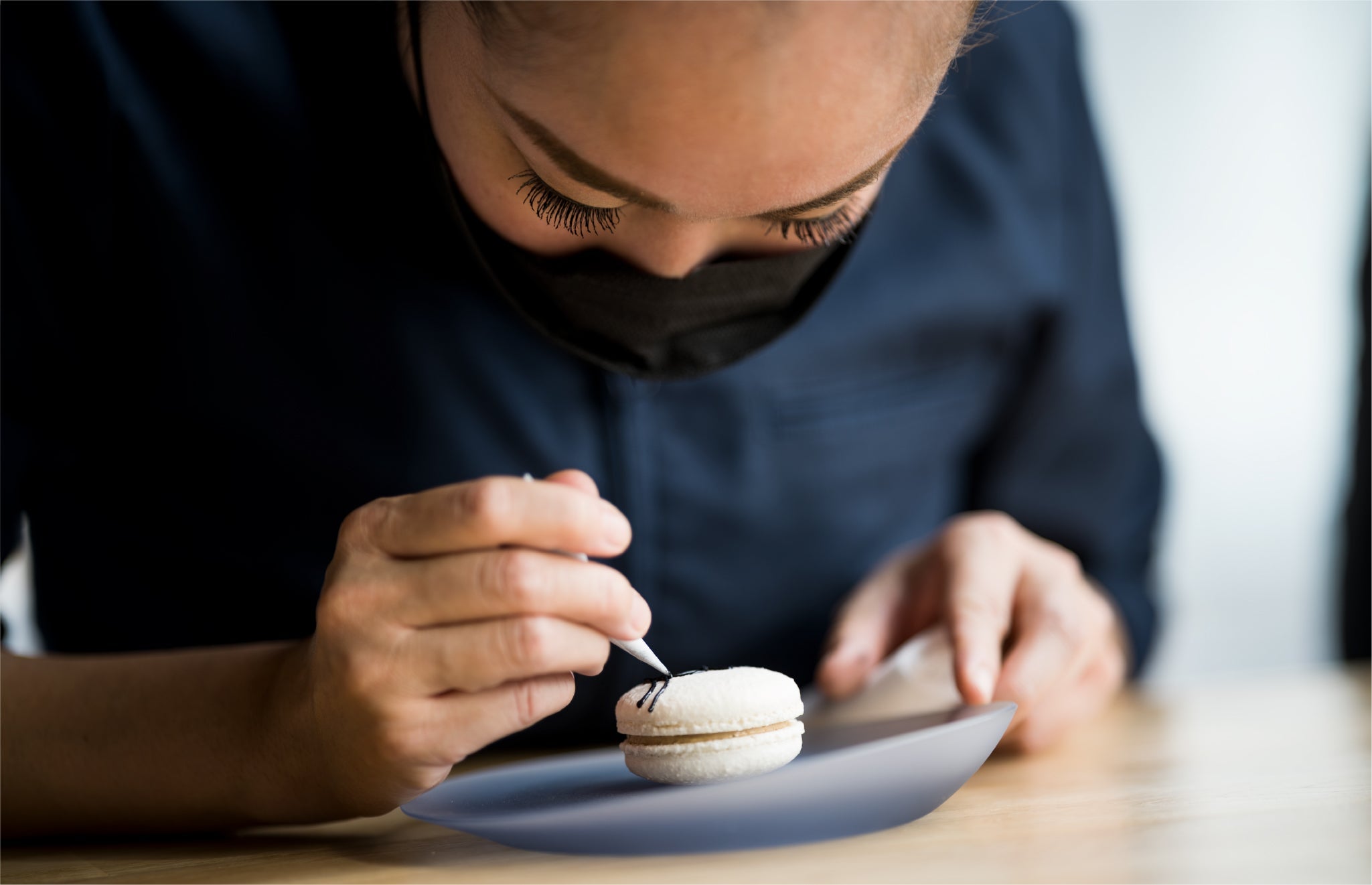 デザートで華やぐARAS小皿スロープ。Restaurant L’aubeシェフパティシエの平瀬祥子さんによるファッショナブルな盛り付け。自分の「好き」は、気分を高めてくれる魔法。【後編】