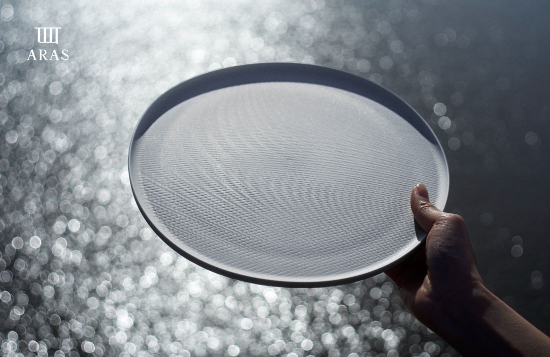 大皿モアレの開発秘話に迫る。モアレが真円でない理由。あえて自然な丸みを残した開発者の想いとは。