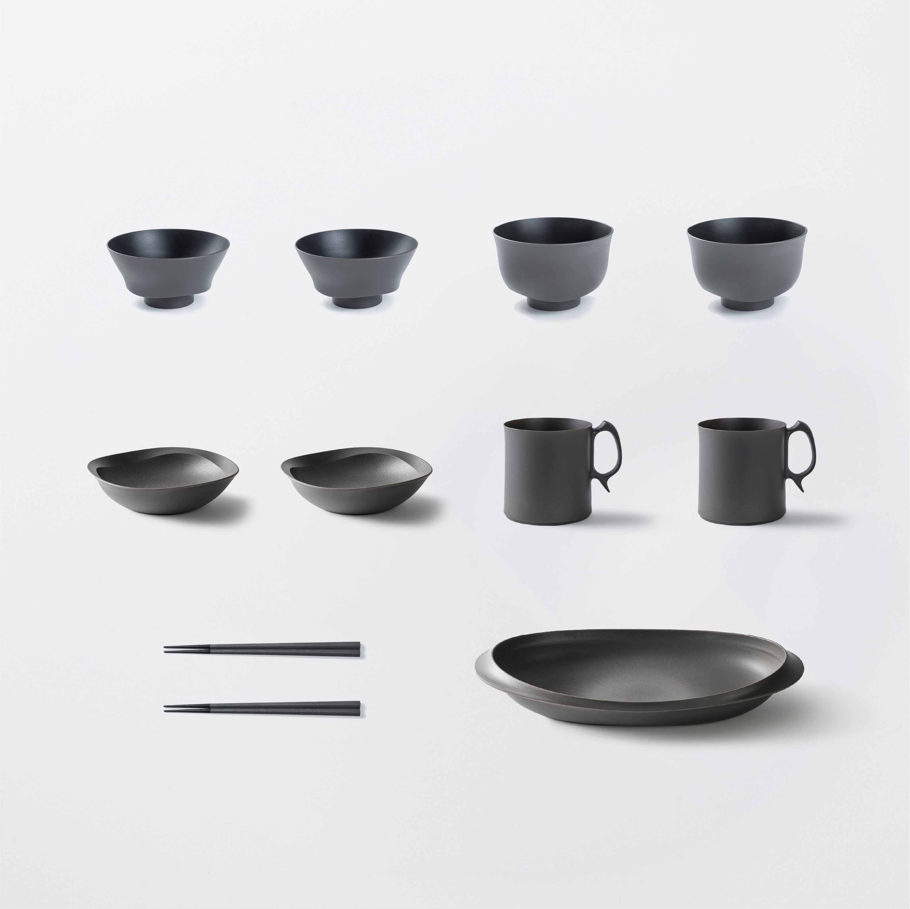 定番のおうちご飯セット(お茶碗、汁椀、マグカップ大、取り皿ボウル、箸 各2 ＋ オーバル皿 1枚)