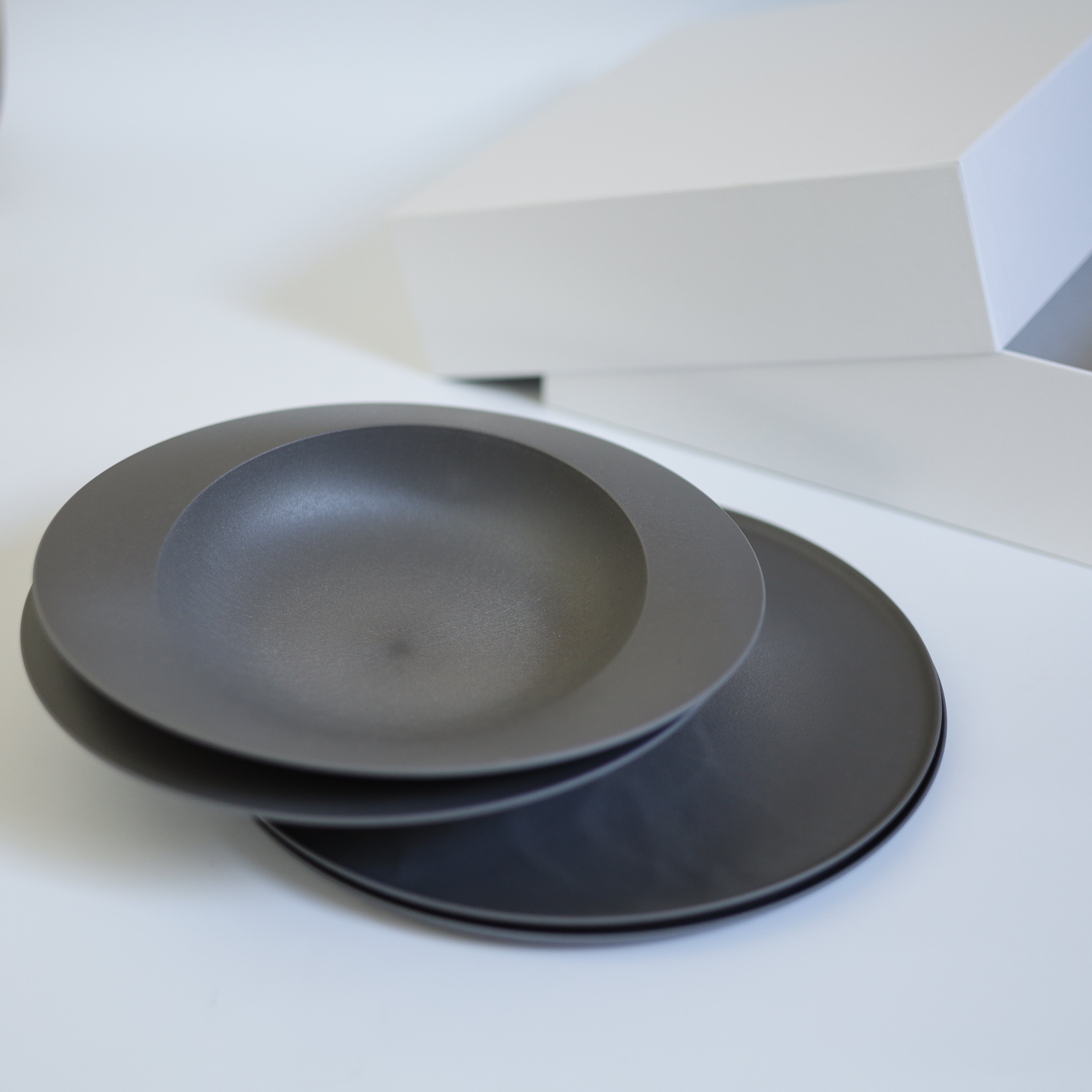 ＜公式HP限定＞深皿スクープ・大皿ウェーブ各2セット + 白色ギフトボックス付き