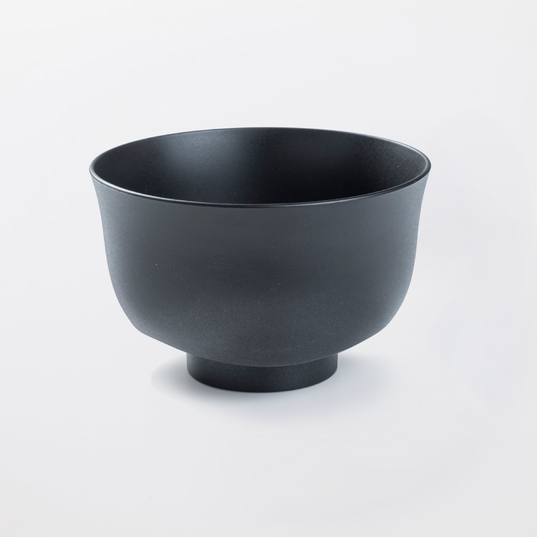 落としても割れない「汁椀」