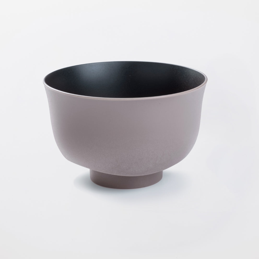 落としても割れない「汁椀」