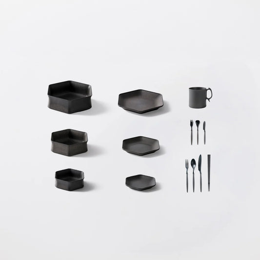 ＜公式HP限定＞毎日の食卓が整うセット(深鉢ロッカク・平皿ロッカク大中小 ・スプーン・ナイフ・フォーク・箸・デザートスプーン・デザートフォーク・ナイフ小・マグカップ大　各1)